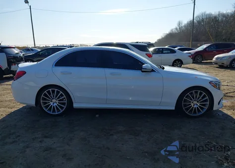 2017 Mercedes-Benz C 300 Sport z USA, uszkodzony, nr VIN 55SWF4JB4HU206692